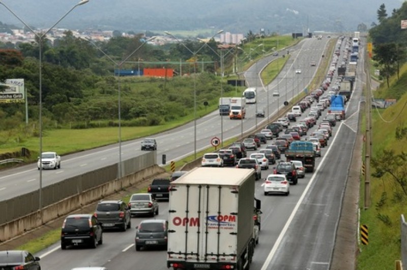 Imagem Ilustrando a Notícia: Pesquisa indica que mortes em rodovias federais chegam a 18 por dia