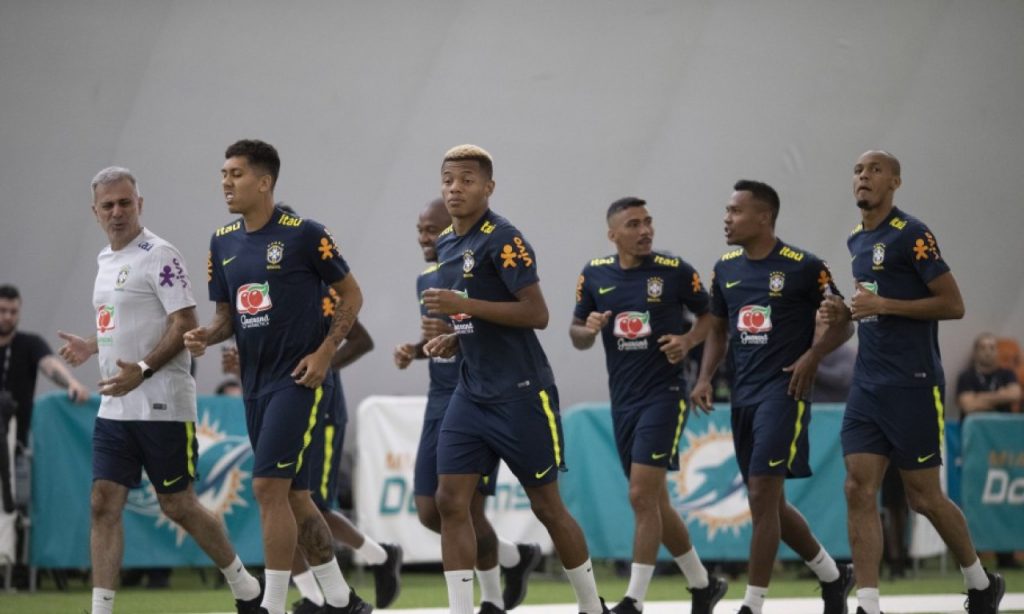 Imagem Ilustrando a Notícia: Seis jogadores chegam durante o primeiro treino da Seleção em Miami