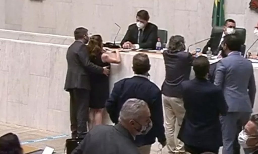 Imagem Ilustrando a Notícia: Cena de assédio sexual é filmado em plena Assembleia Legislativa de São Paulo