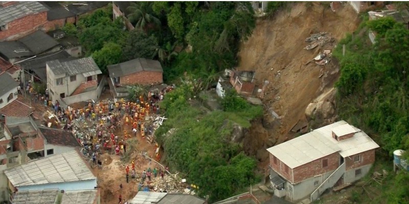 Imagem Ilustrando a Notícia: Sobe para 14 número de mortos em deslizamento em Niterói
