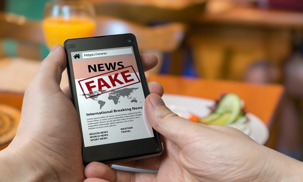 Imagem Ilustrando a Notícia: Criação de lei contra fake news é apoiada por nove em cada dez brasileiros