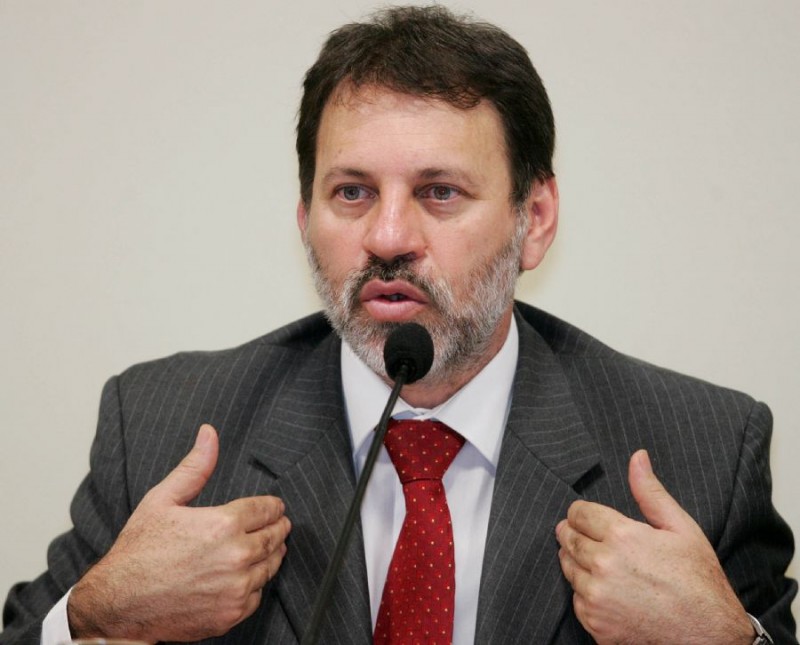 Imagem Ilustrando a Notícia: MPF denuncia ex-governador e Delúbio