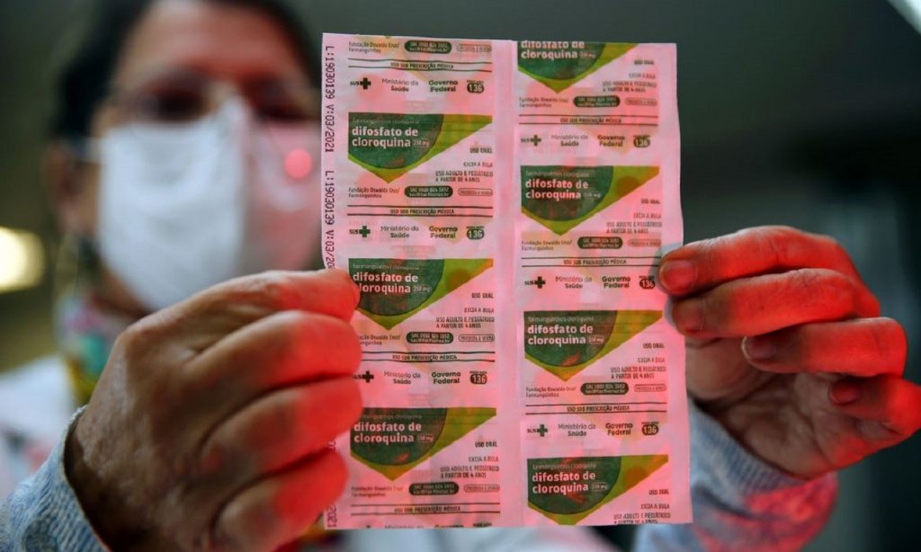Imagem Ilustrando a Notícia: França suspende uso da cloroquina para tratamento da Covid-19