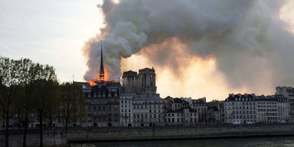 Imagem Ilustrando a Notícia: Promotores iniciam investigação sobre causas do incêndio em Notre-Dame