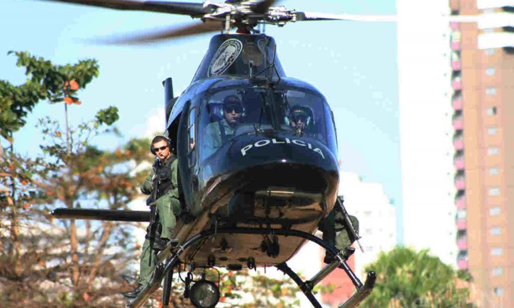 Imagem Ilustrando a Notícia: PM abre as portas do hangar para a população apreciar as aeronaves