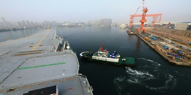 Imagem Ilustrando a Notícia: Primeiro porta-aviões construído pela China começa testes no mar
