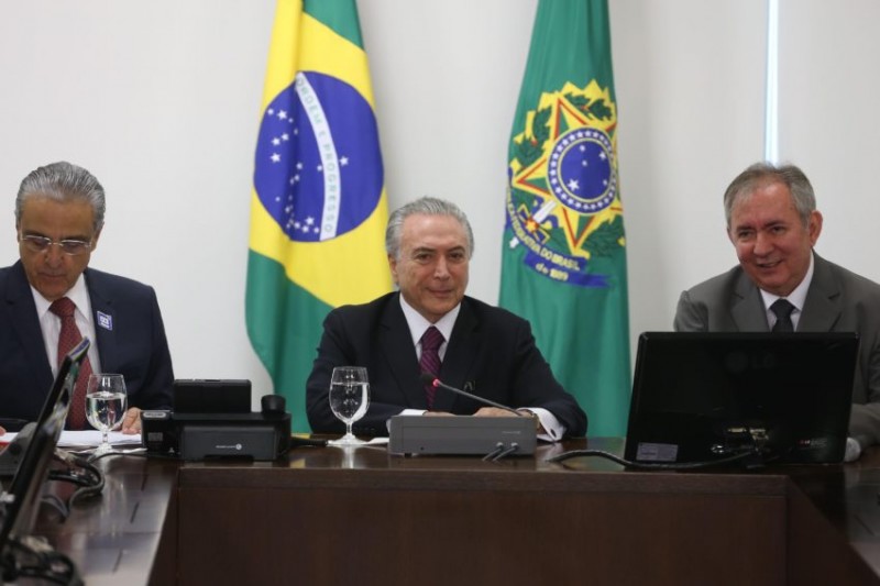 Imagem Ilustrando a Notícia: Governador de Goiás se reúne a Renan e a Temer pedir ajuda para o estado
