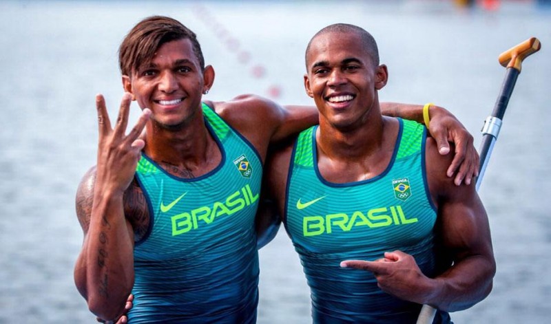 Imagem Ilustrando a Notícia: Com Erlon, Isaquias leva prata e se torna o maior brasileiro em uma Olimpíada