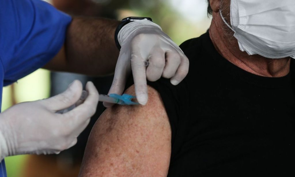 Imagem Ilustrando a Notícia: Vacinação contra gripe depende de intervalo de 14 dias da imunização da Covid-19