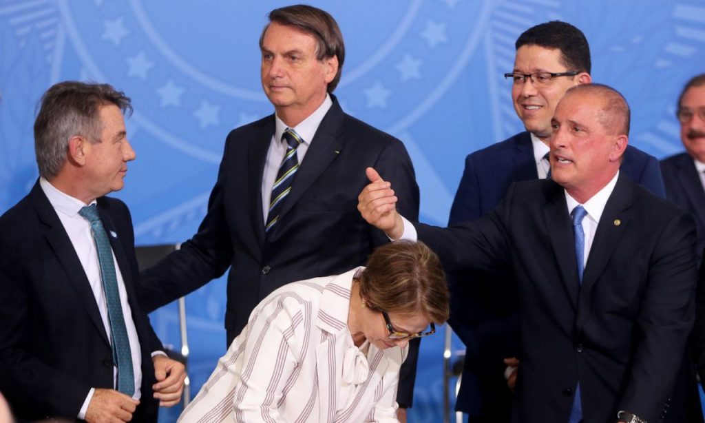 Imagem Ilustrando a Notícia: Bolsonaro edita MP para regularizar 600 mil posses rurais até 2022