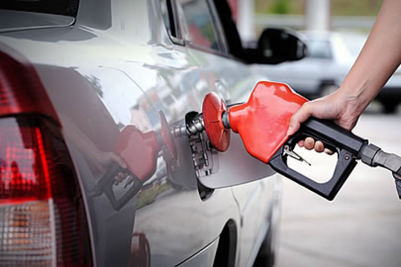 Imagem Ilustrando a Notícia: Preço da gasolina sofre alta de 0,80% amanhã