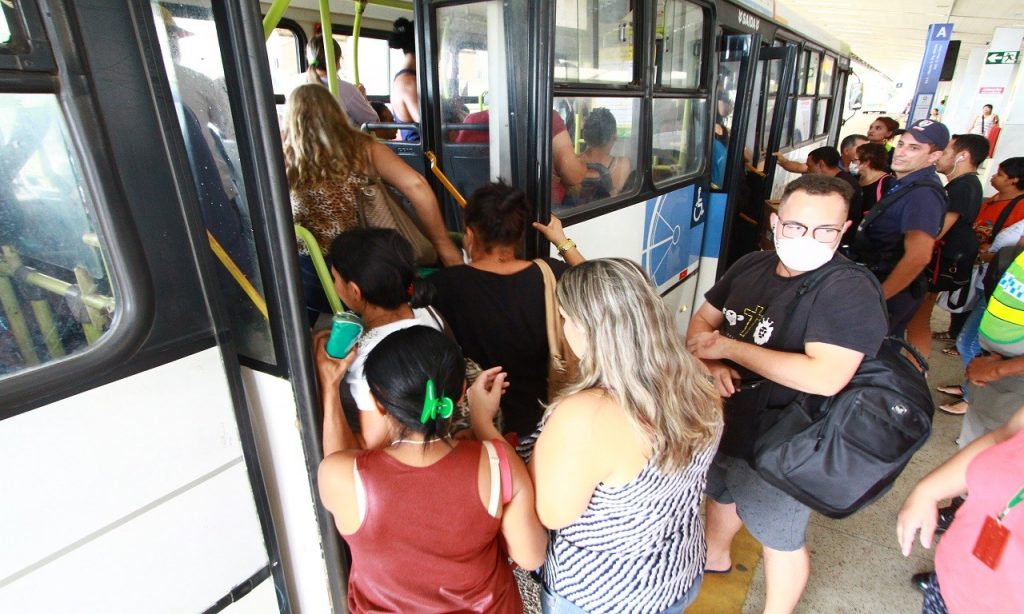 Imagem Ilustrando a Notícia: Justiça concede liminar para que empresas de ônibus tenham ajuda do Poder Público