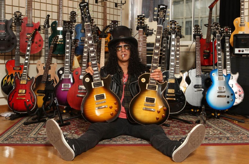 Imagem Ilustrando a Notícia: Guitarrista do Guns N’ Roses, Slash, é nomeado embaixador global da marca Gibson