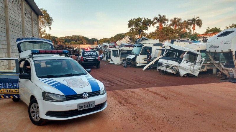 Imagem Ilustrando a Notícia: Supeito de liderar quadrilha de roubo de caminhões é preso em Goiânia