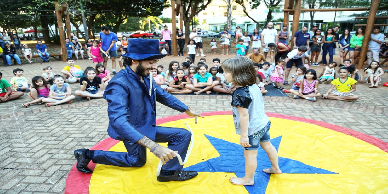 Imagem Ilustrando a Notícia: Feiras livres receberão espetáculos gratuitos de circo e magia