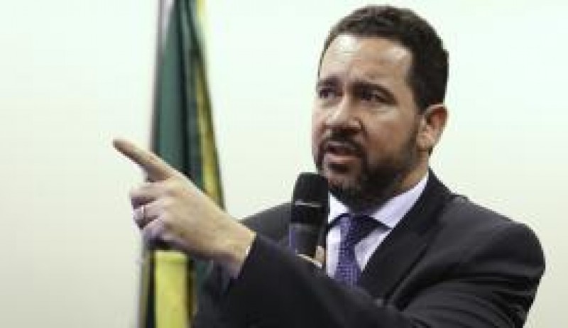 Imagem Ilustrando a Notícia: Saída de servidores não impacta Reforma, diz ministro