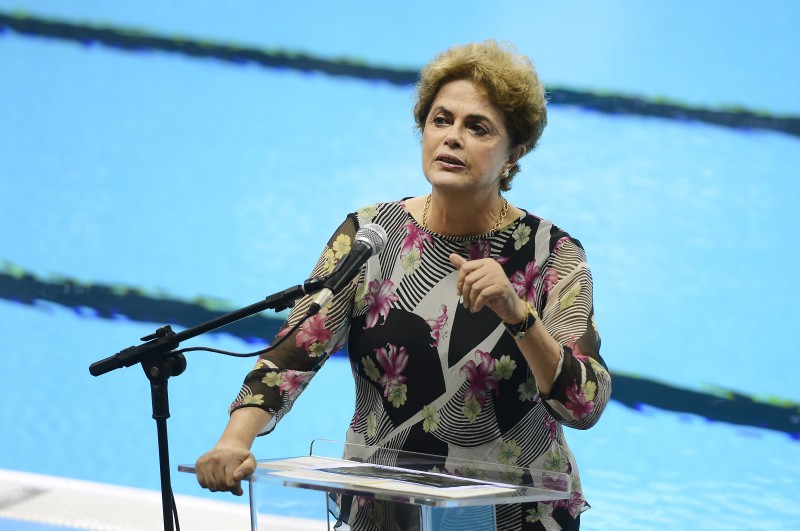 Imagem Ilustrando a Notícia: Dilma sai em defesa de programas sociais