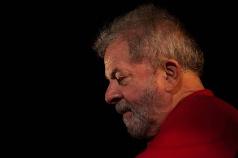 Imagem Ilustrando a Notícia: Presença de Lula na superintendência altera rotina da região