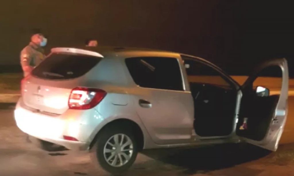 Imagem Ilustrando a Notícia: PM recupera carro roubado que era utilizado para ações criminosas