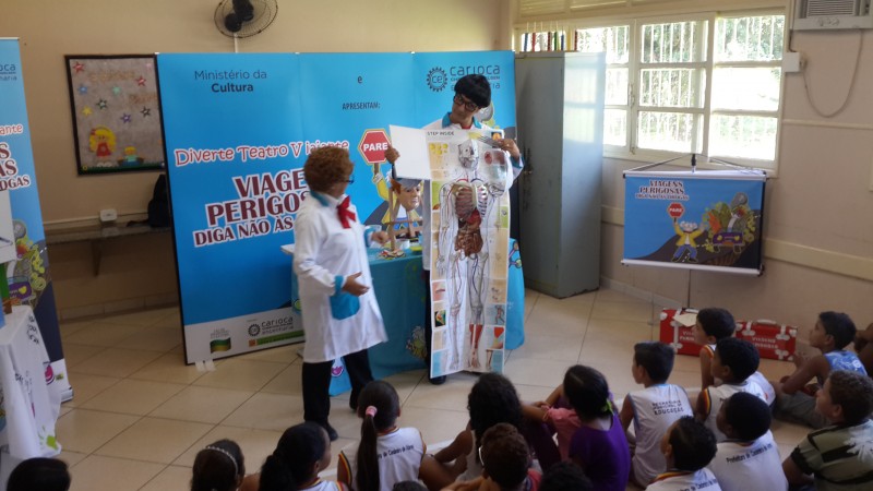 Imagem Ilustrando a Notícia: Alunos de escolas de Crixás-GO recebem peça teatral