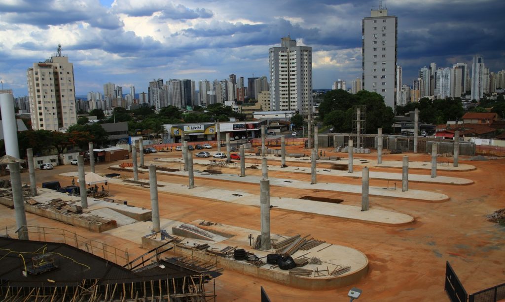 Imagem Ilustrando a Notícia: Obras na Praça Universitária não foram concluídas