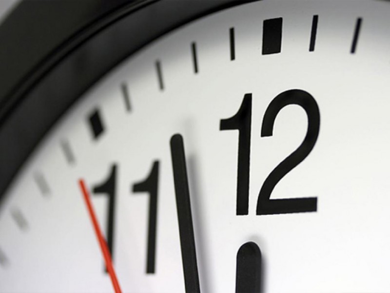 Imagem Ilustrando a Notícia: Horário de verão termina neste domingo; relógios devem ser atrasados