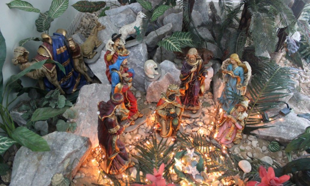 Imagem Ilustrando a Notícia: Presépios representando o nascimento de Cristo ganham as praças e ruas de Goiânia