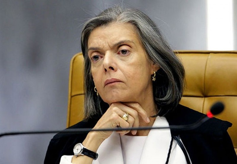 Imagem Ilustrando a Notícia: “Ela é exemplo de caráter”, diz Renan sobre presidente do Supremo, Cármen Lúcia