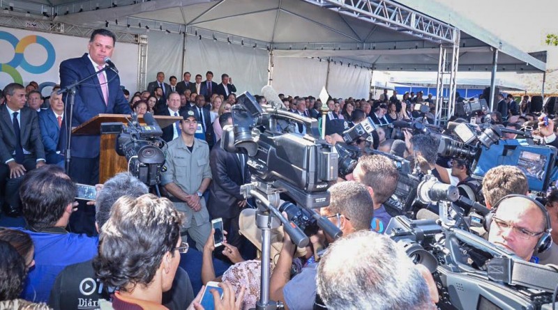 Imagem Ilustrando a Notícia: Governador e líderes se reúnem em cerimônia em Goiás