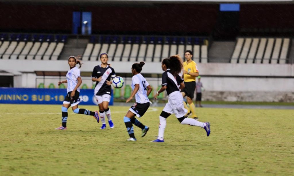 Imagem Ilustrando a Notícia: Brasileiro Feminino Sub-18 traz experiências inéditas para atletas