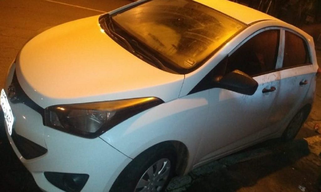 Imagem Ilustrando a Notícia: Dupla é presa suspeita de roubar motorista de aplicativo, em Goiânia