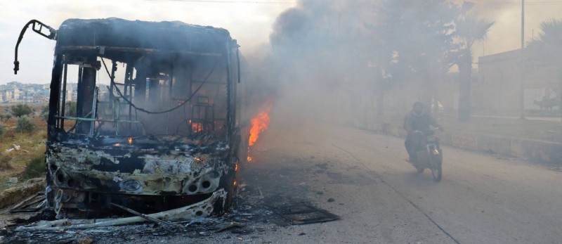 Imagem Ilustrando a Notícia: Rebeldes queimam ônibus