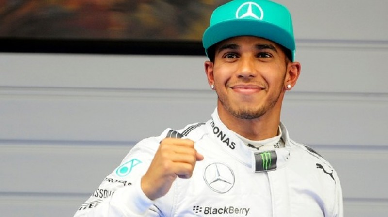 Imagem Ilustrando a Notícia: Hamilton projeta briga com Vettel
