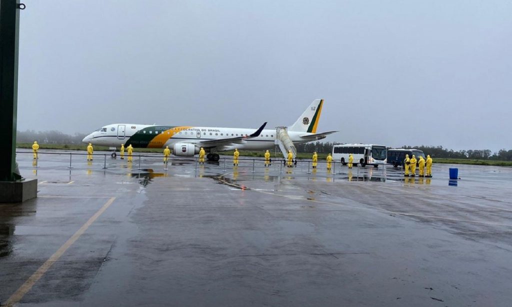 Imagem Ilustrando a Notícia: Governo proíbe uso de avião da FAB por autoridades para local de residência