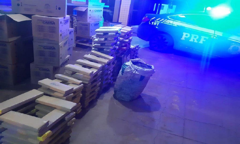 Imagem Ilustrando a Notícia: PRF apreende 300 kg de drogas em caminhão transportador de ovos em Jataí