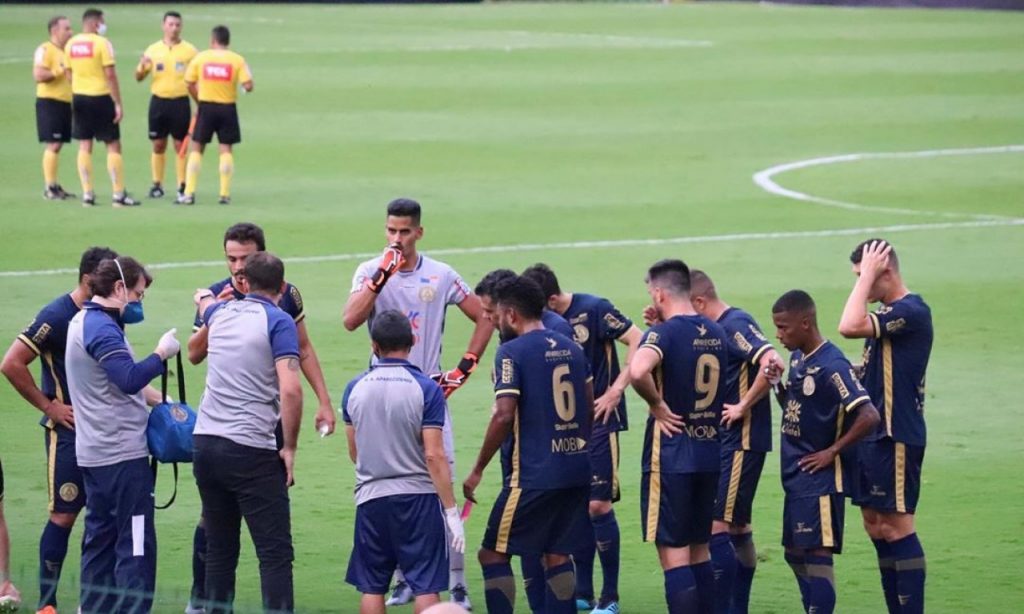 Imagem Ilustrando a Notícia: Thiago Carvalho destaca evolução da equipe após quarta viória consecutiva