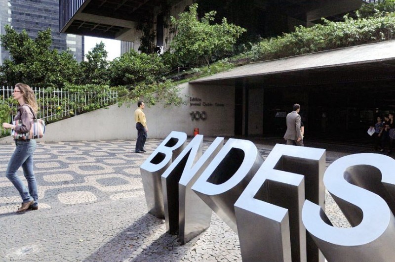 Imagem Ilustrando a Notícia: Desembolsos do BNDES caem 16,6%