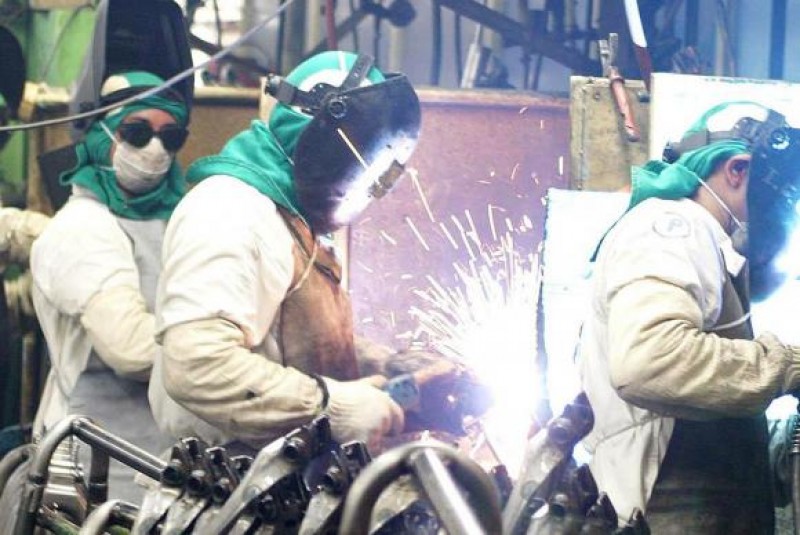 Imagem Ilustrando a Notícia: Goiás tem queda na produção industrial em agosto