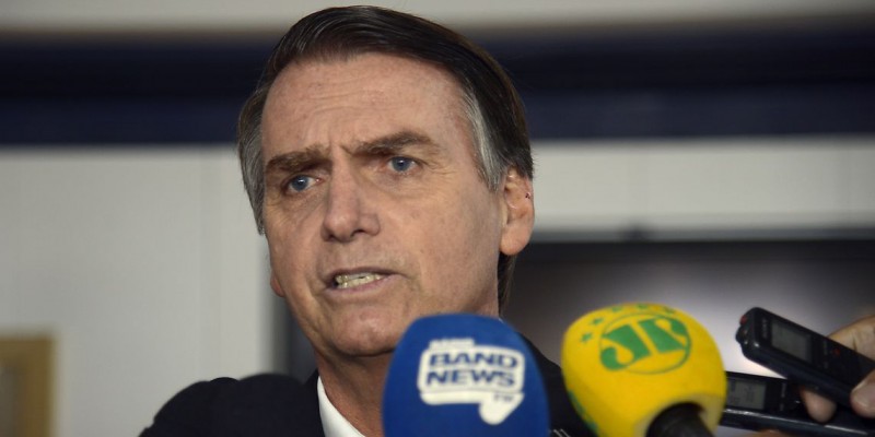 Imagem Ilustrando a Notícia: Bolsonaro defende autonomia política do BC e fim da reeleição