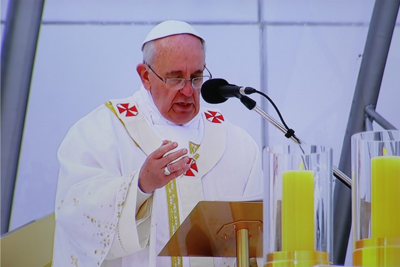 Imagem Ilustrando a Notícia: Papa Francisco lembra Chernobyl e conflitos