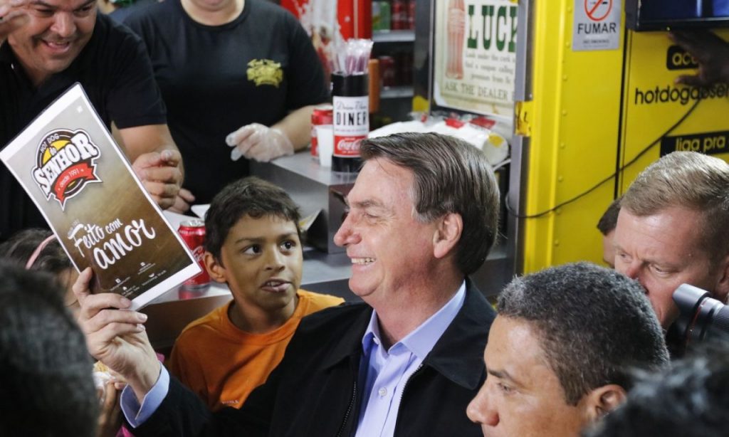 Imagem Ilustrando a Notícia: Bolsonaro diz que Brasil vai vencer crise mundial