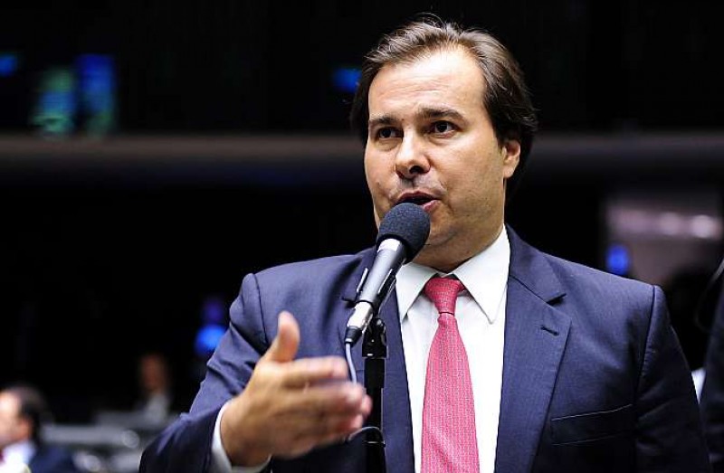 Imagem Ilustrando a Notícia: Rodrigo Maia é reeleito presidente da Câmara dos Deputados com 293 votos