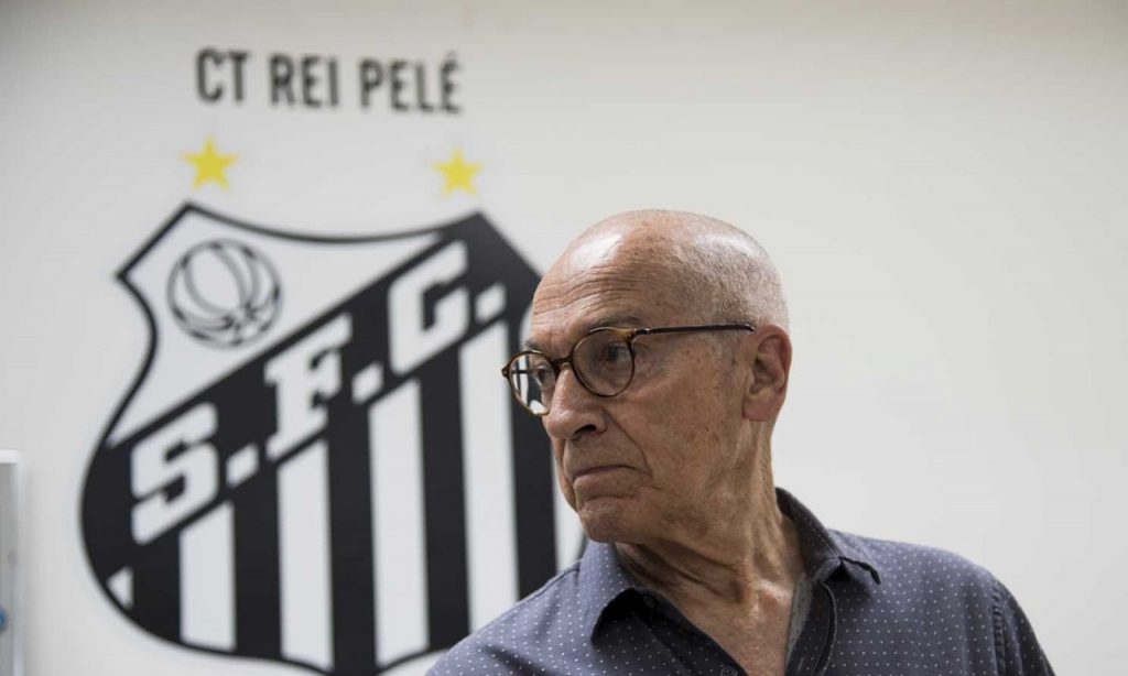 Imagem Ilustrando a Notícia: Jesualdo é apresentado no Santos e fala sobre Pelé e a história do clube