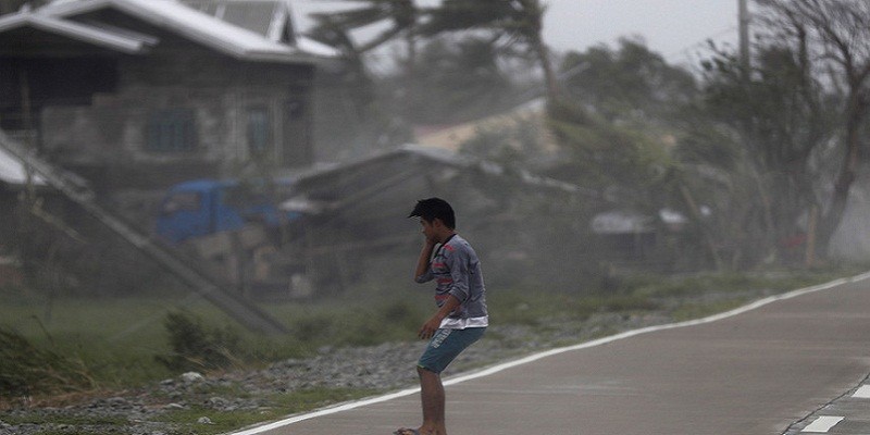 Imagem Ilustrando a Notícia: Passagem do tufão Mangkhut pelas Filipinas deixa mais de 50 morto