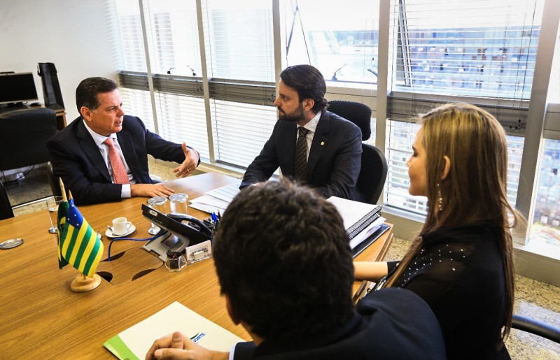 Imagem Ilustrando a Notícia: Reunião do Governo com Alexandre Baldy busca investimentos em infraestrutura