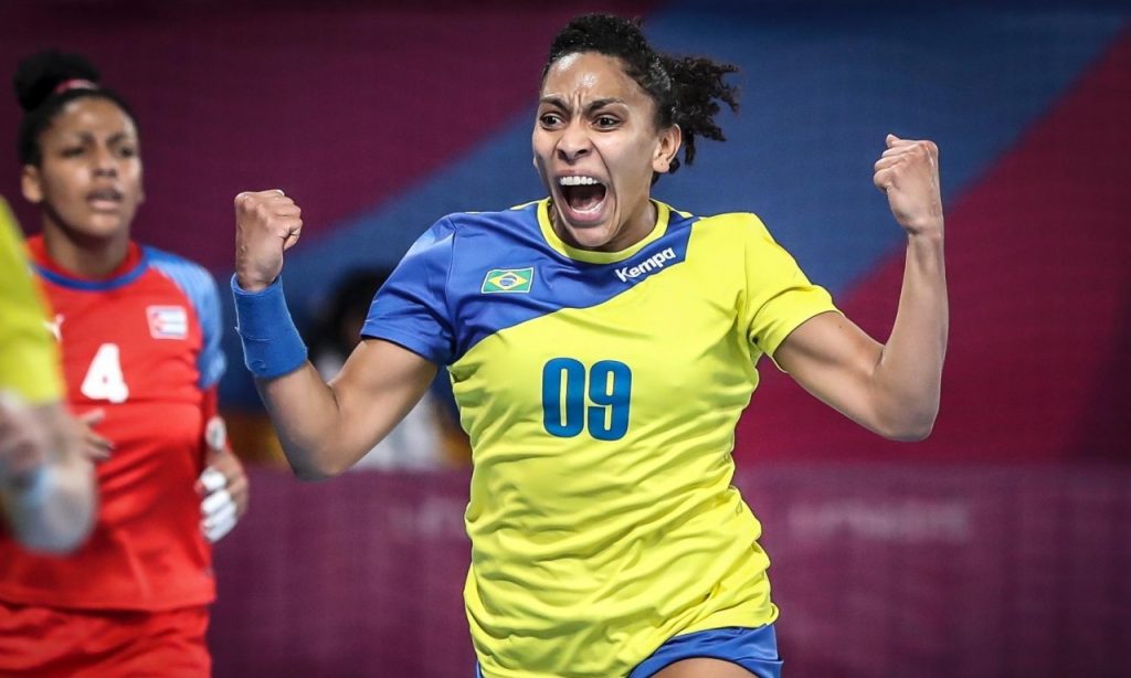 Imagem Ilustrando a Notícia: Brasil estreia com vitória sobre Cuba no handebol feminino