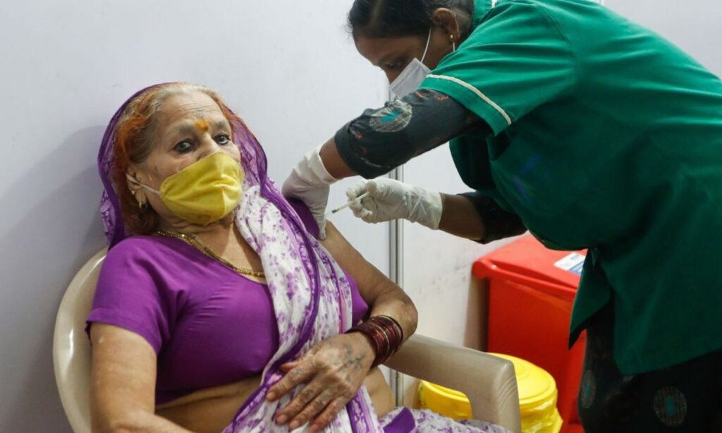 Imagem Ilustrando a Notícia: Índia sofre com recorde de novos casos de covid-19 e falta de oxigênio