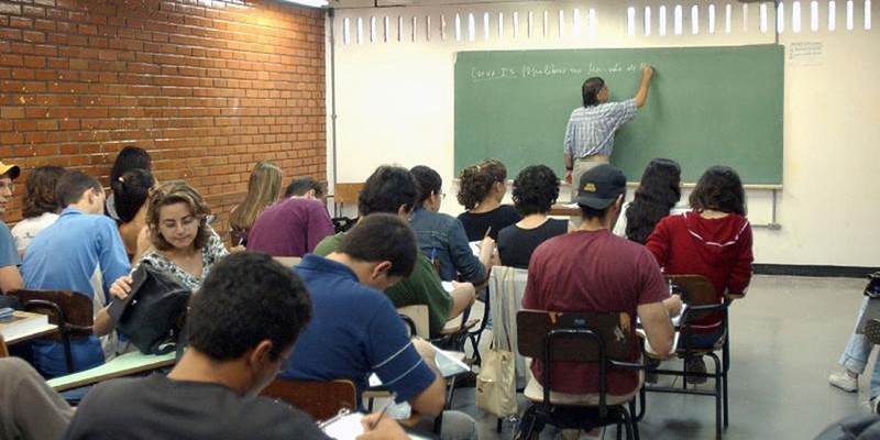 Imagem Ilustrando a Notícia: Direito, pedagogia e administração são cursos mais procurados