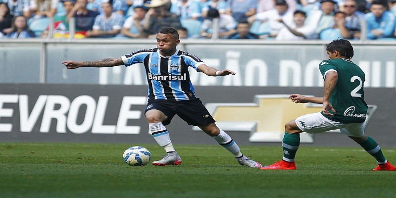 Imagem Ilustrando a Notícia: Grêmio confirma favoritismo e derrota o Goiás por 3 a 1