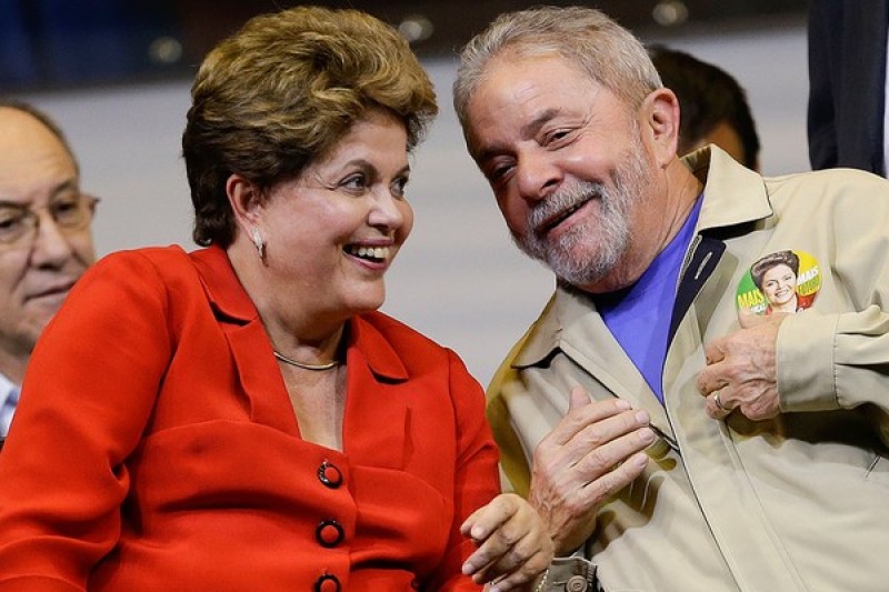 Imagem Ilustrando a Notícia: Lula e Dilma receberam proprina de 150 milhões de dólares em contas no exterior